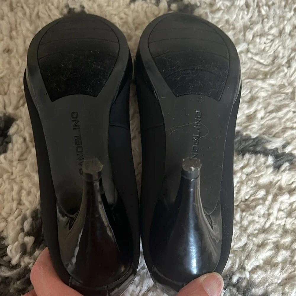 Women’s Bandolino 6.5 black peep toe 3” heel. Silky feel cloth and patent. GUC